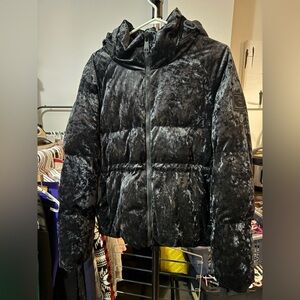 Women’s Lolë Kendall water-repellent puffer jacket.